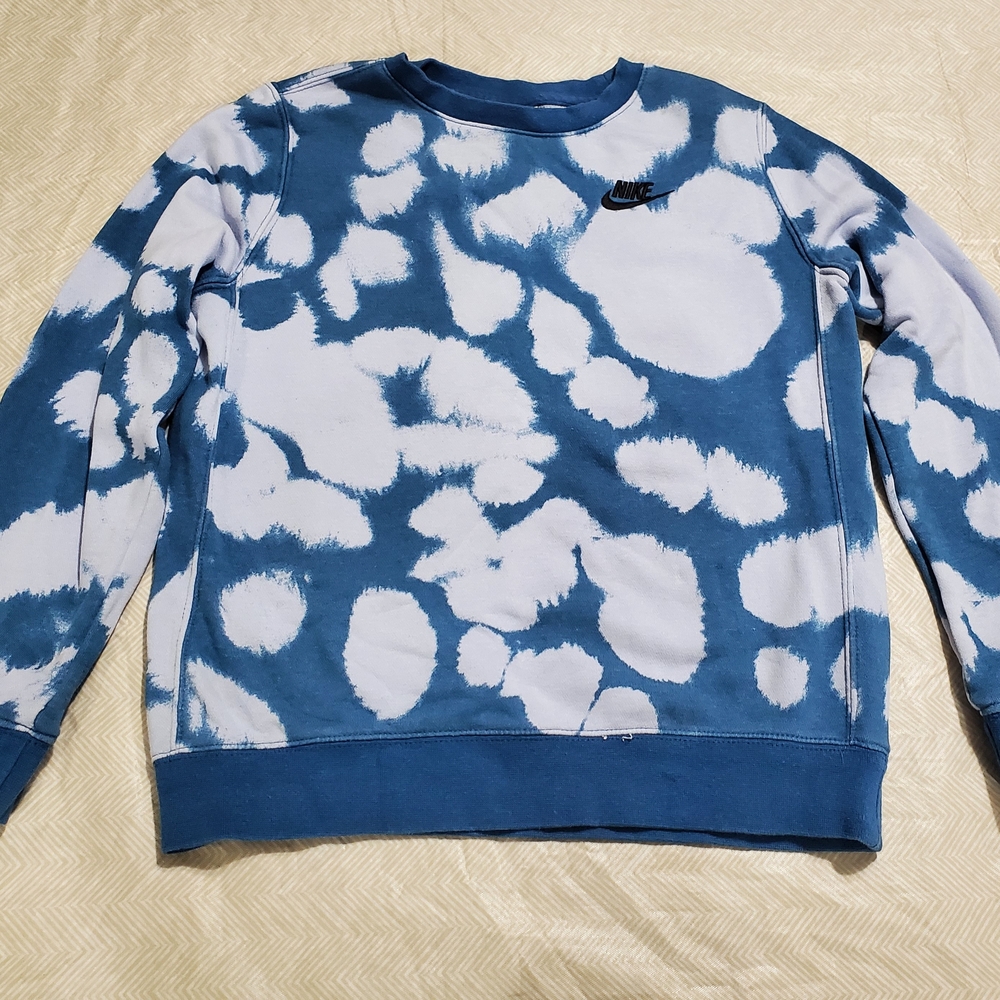 Nike Men’s Blue and White Tie-Dye Crewneck Sweatshirt
